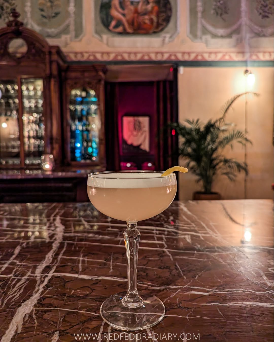 Apotheka Bar & Lounge